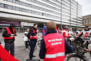 Berlin, 17.05.2016 Protestaktion von GEW und ver.di für eine Lohnerhöhung für die studentischen Beschäftigten an den Berliner Hochschulen. Der Protest erfolgt in Form einer Fahrradtour von der Humboldt-Universität zur Technischen Universität.