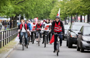 Berlin, 17.05.2016 Protestaktion von GEW und ver.di für eine Lohnerhöhung für die studentischen Beschäftigten an den Berliner Hochschulen. Der Protest erfolgt in Form einer Fahrradtour von der Humboldt-Universität zur Technischen Universität.