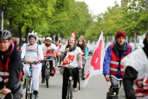 Berlin, 17.05.2016 Protestaktion von GEW und ver.di für eine Lohnerhöhung für die studentischen Beschäftigten an den Berliner Hochschulen. Der Protest erfolgt in Form einer Fahrradtour von der Humboldt-Universität zur Technischen Universität.