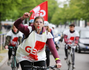 Berlin, 17.05.2016 Protestaktion von GEW und ver.di für eine Lohnerhöhung für die studentischen Beschäftigten an den Berliner Hochschulen. Der Protest erfolgt in Form einer Fahrradtour von der Humboldt-Universität zur Technischen Universität.