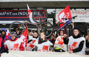 Berlin, 17.05.2016 Protestaktion von GEW und ver.di für eine Lohnerhöhung für die studentischen Beschäftigten an den Berliner Hochschulen. Der Protest erfolgt in Form einer Fahrradtour von der Humboldt-Universität zur Technischen Universität.